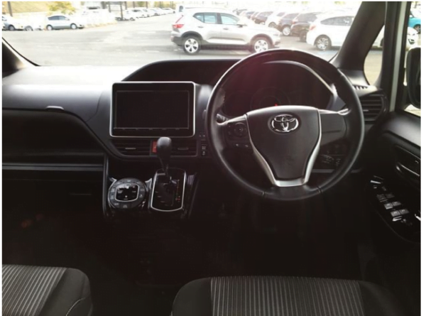 2017 TOYOTA VOXY 2.0 ZS - Image 18
