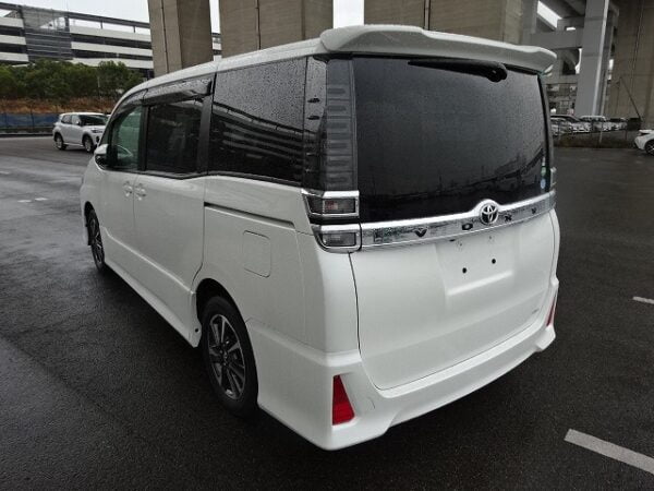 2017 TOYOTA VOXY 2.0 ZS - Image 7