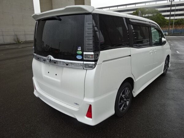 2017 TOYOTA VOXY 2.0 ZS - Image 9