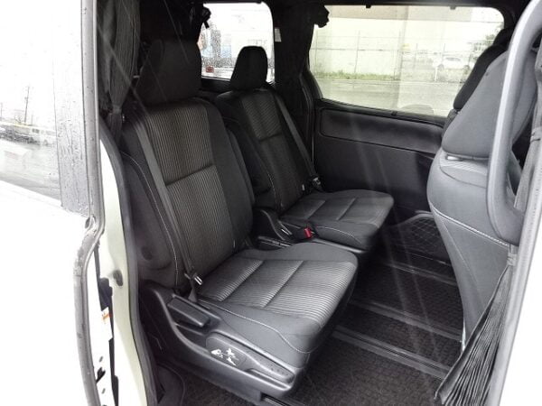 2017 TOYOTA VOXY 2.0 ZS - Image 12
