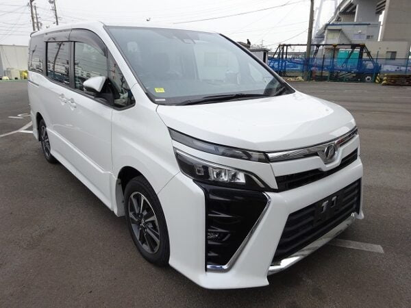 2017 TOYOTA VOXY 2.0 ZS - Image 4