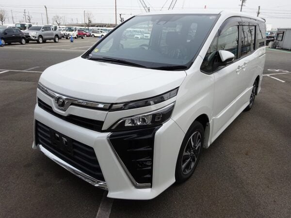 2017 TOYOTA VOXY 2.0 ZS - Image 6