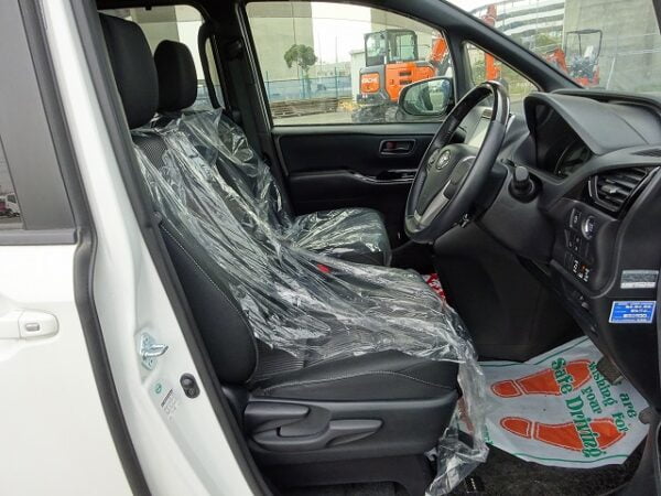 2017 TOYOTA VOXY 2.0 ZS - Image 15